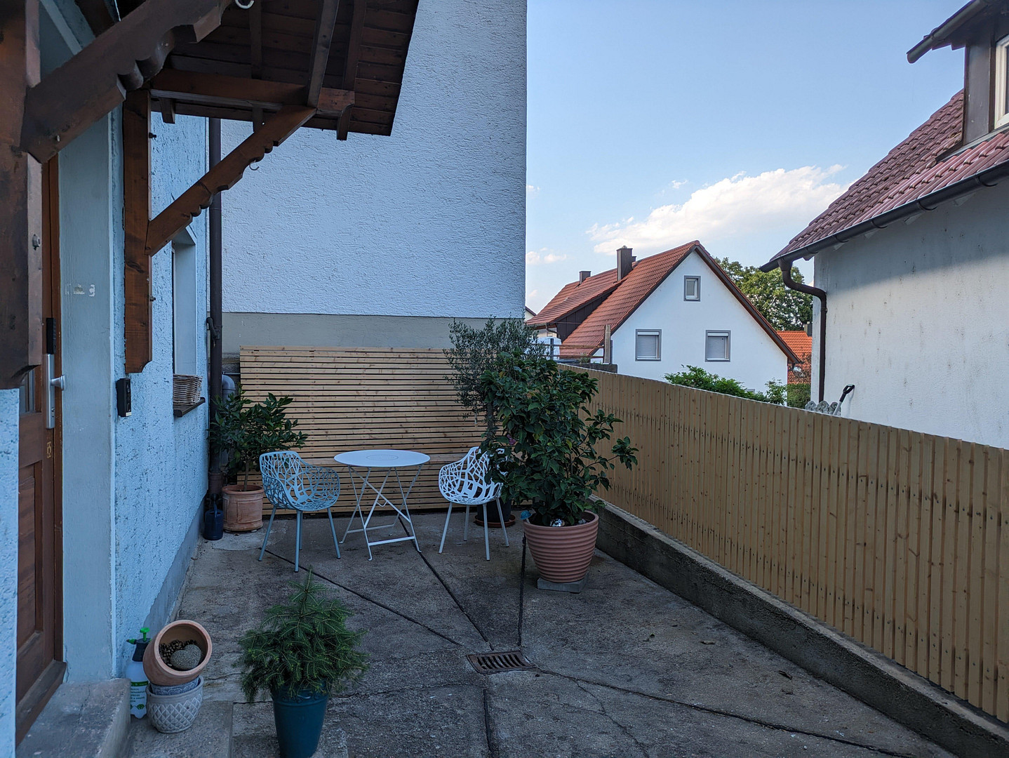 Vordereingang / Terasse